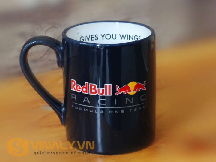 Mẫu ly sứ màu in logo Red Bull