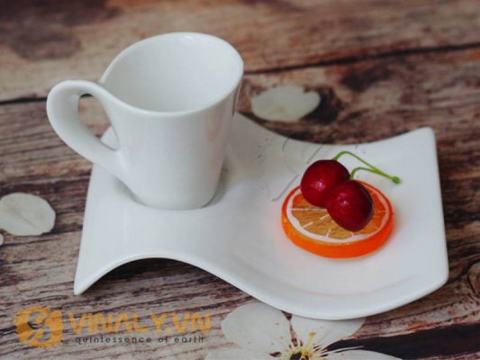 Ly sứ cafe espresso - Phần quai xoắn phá cách chính là điểm tạo nên cho sản phẩm này nét riêng biệt