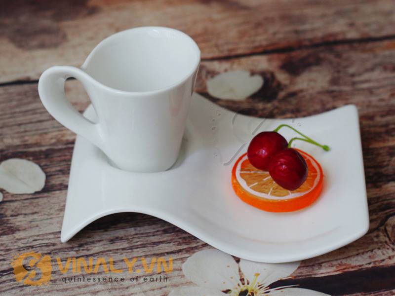 Ly sứ cafe espresso - Phần quai xoắn phá cách chính là điểm tạo nên cho sản phẩm này nét riêng biệt