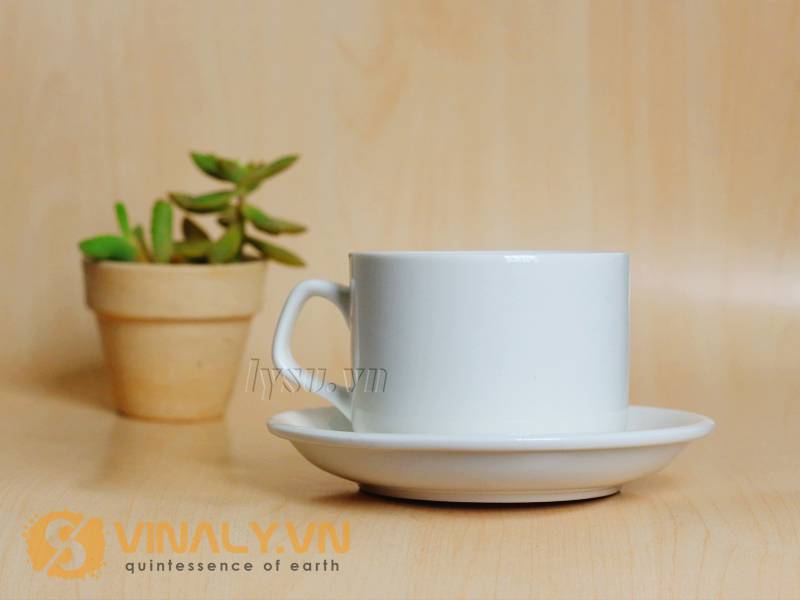 Ly sứ trắng quai vuông truyền thống
