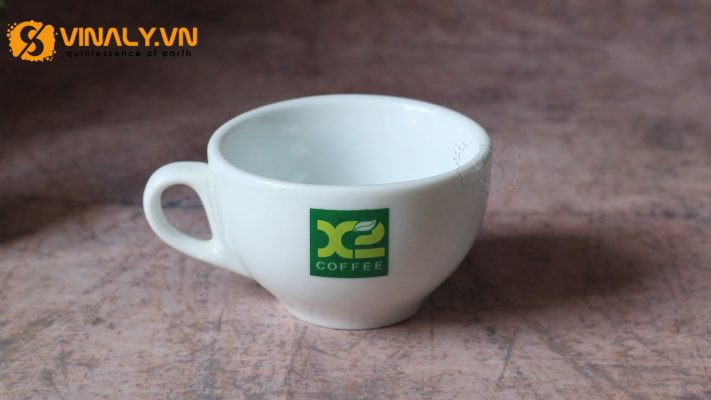 Ly sứ cafe Capuchino in logo X2 Coffee