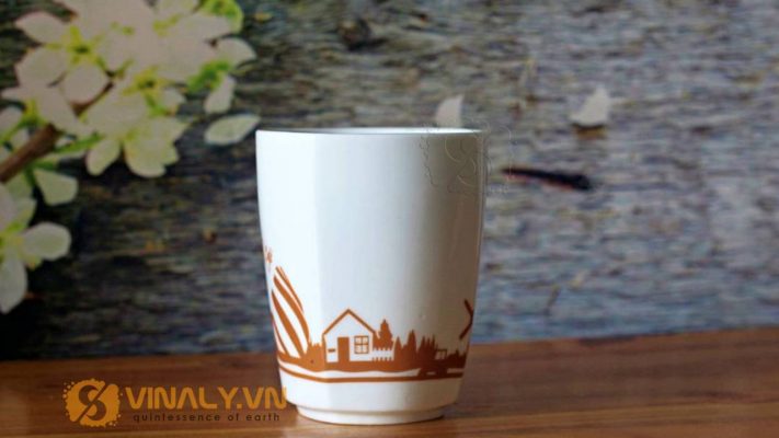 Ly sứ in hình Doha Cafe