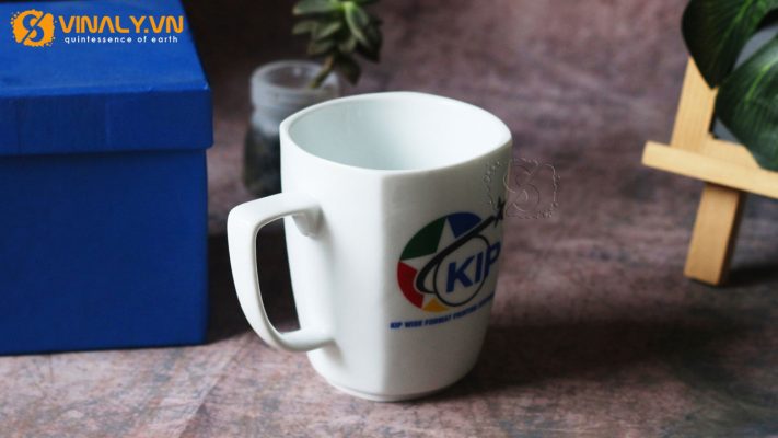 Ly sứ trắng vát góc in logo Phú Sơn