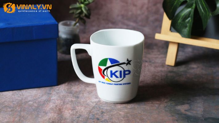 Ly sứ trắng vát góc in logo Phú Sơn