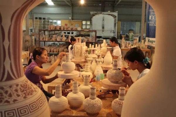 Ý nghĩa phong thủy của cốc sứ Bát Tràng trong đời sống