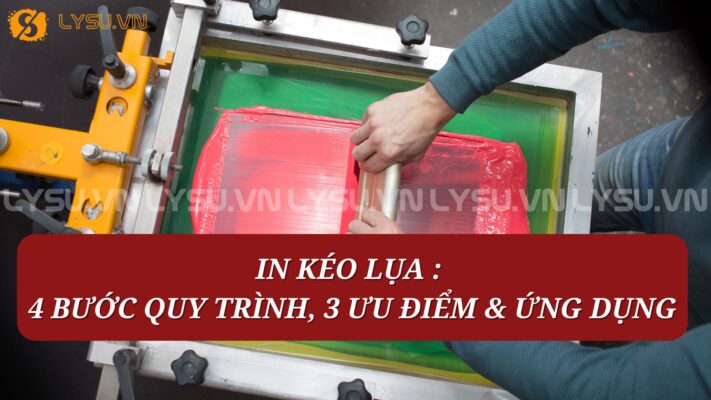 In kéo lụa là một trong những kỹ thuật in phổ biến và lâu đời, được ứng dụng rộng rãi trong nhiều ngành công nghiệp như in ấn quảng cáo, thời trang, quà tặng và bao bì.